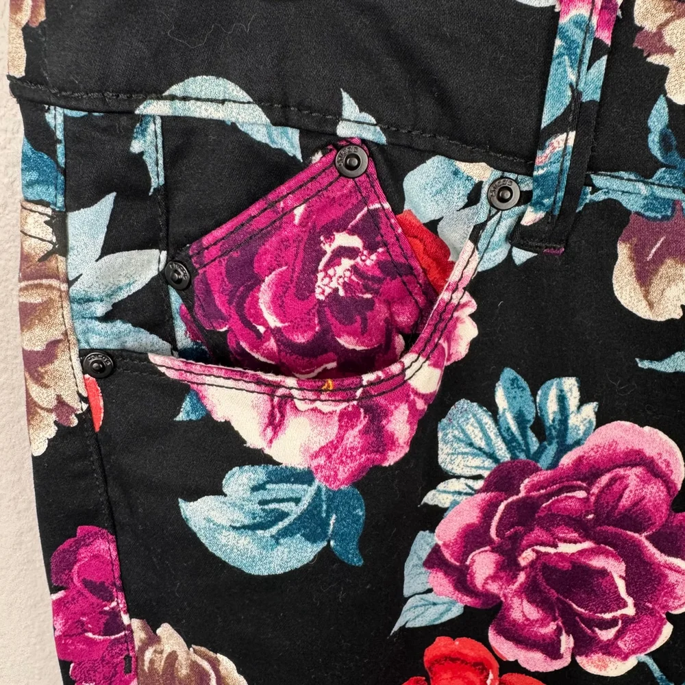Chico's Women's 1R US 8R Multi Denim Jean Regal Floral Rose Jegging Pants NWT - Picture 8 of 14